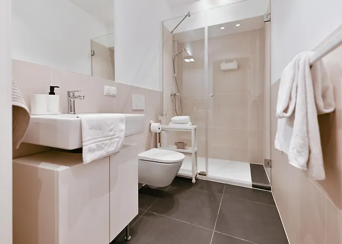 Appartement Luxury 2 Bedroom With Garden *